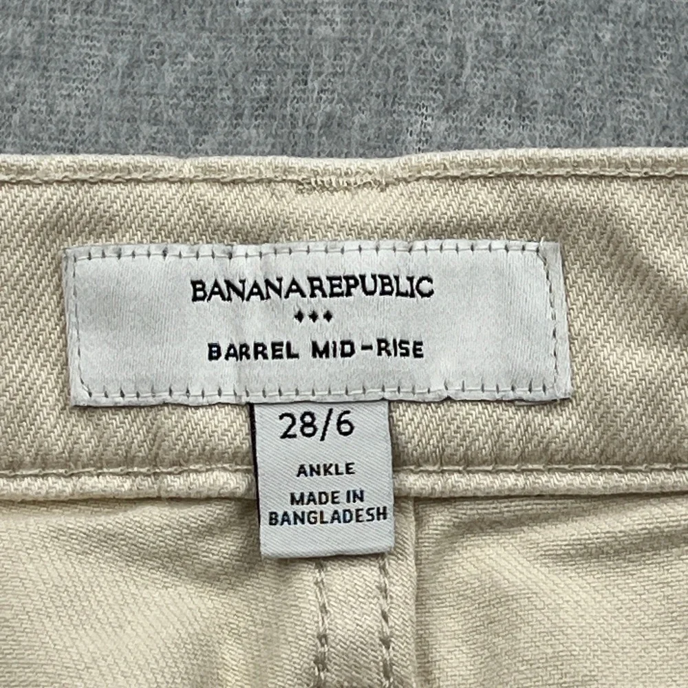 Banana Republic Barrel Jeans Womens 28/6 Ecru Ivory Ankle Darted Denim 804434